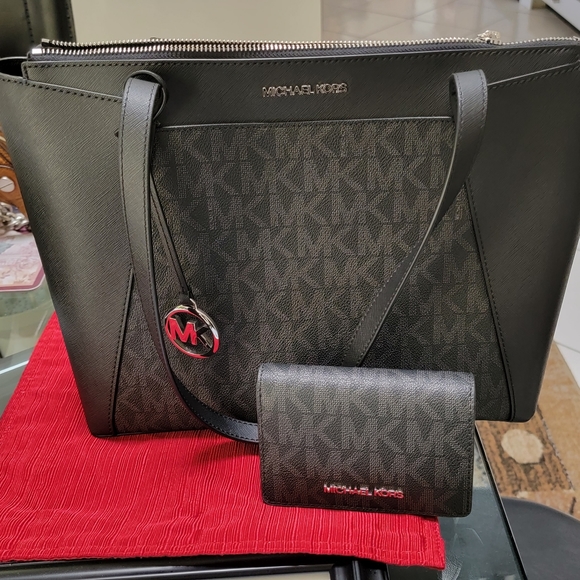 Brand new AUTHENTIC MICHAEL KORS BAG AND WALLET - Picture 8 of 13